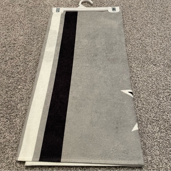 New WinCraft NBA Statement Edition On Court San Antonio Spurs 22" x 42" Towel - Picture 7 of 7